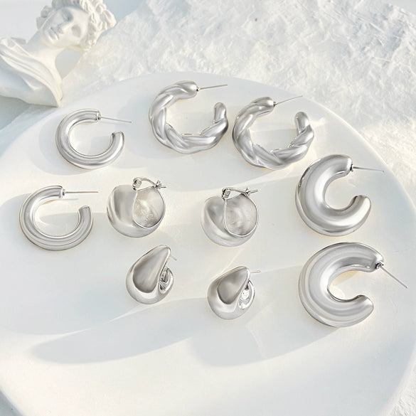 Wholesale Women's Retro Highend Hollow Geometric Copper Goldplated Hoop Earrings