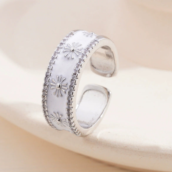 Wholesale Women's Retro Light Luxury Geometric Copper Pearl Butterfly Ring Inlaid With Zircon And Electroplated