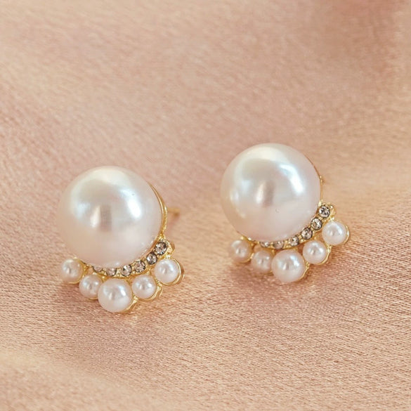 Wholesale Women's Retro Light Luxury Imitation Pearl Cat Claw Earrings With Electroplating