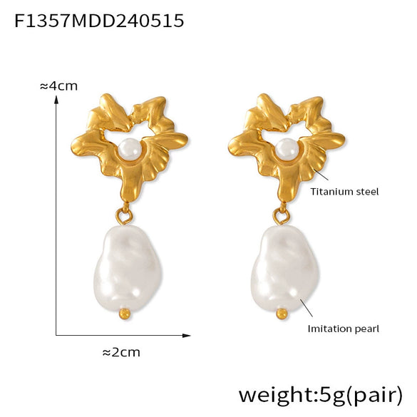 Wholesale Women's Retro Luxury Exaggerated Love Style 316L Stainless Steel Gold Plated Earrings With Heart And Geometric Pattern