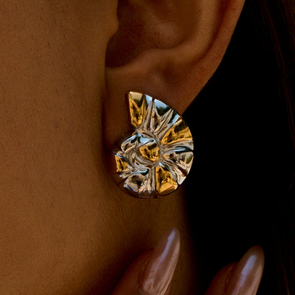 Wholesale Women's Retro Minimalist Stainless Steel Geometric Conch Earrings With Gold And Silver Colorblocking