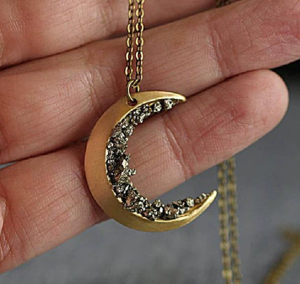 Wholesale Women's Retro Moonshaped Diamond Alloy Necklace With Water Wave Chain