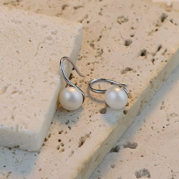 Wholesale Women's Retro Natural Freshwater Pearl Sterling Silver Round Earrings