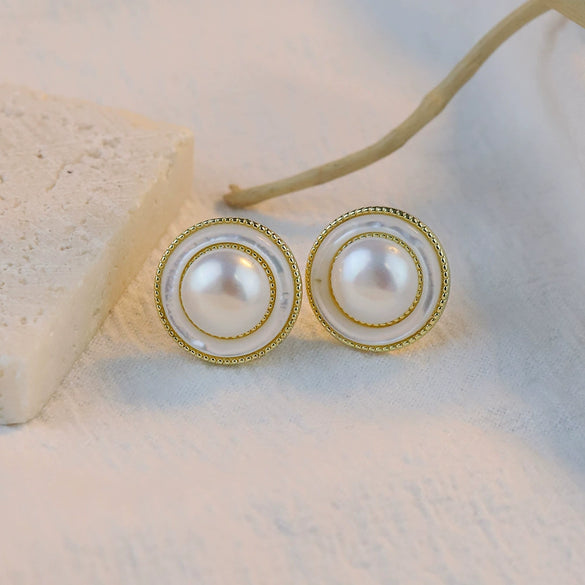 Wholesale Women's Retro Natural Freshwater Pearl Sterling Silver Round Earrings