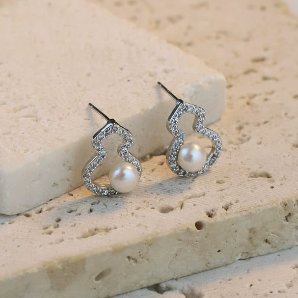 Wholesale Women's Retro Natural Freshwater Pearl Sterling Silver Round Earrings