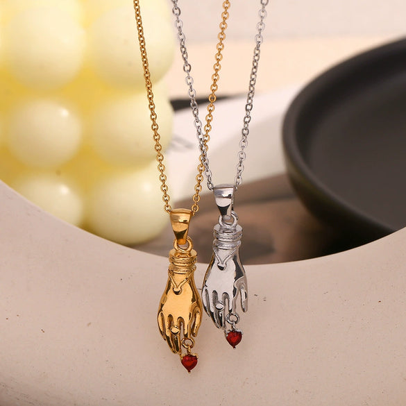 Wholesale Women's Retro Niche Design Pendant Necklace Stainless Steel Plated 18K Gold With Geometric Pattern And Electroplating Technique