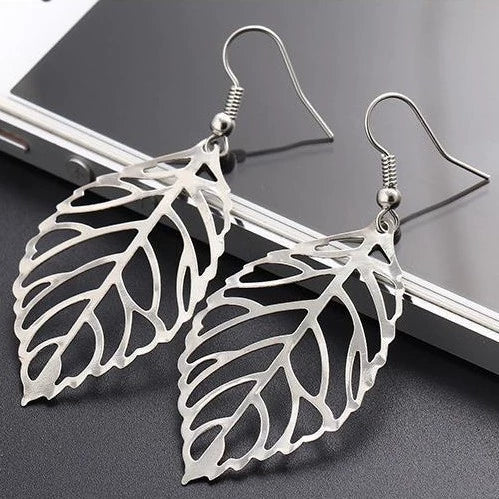 Wholesale Women's Retro Simple Alloy Leaf Pendant Earrings With Electroplating Treatment