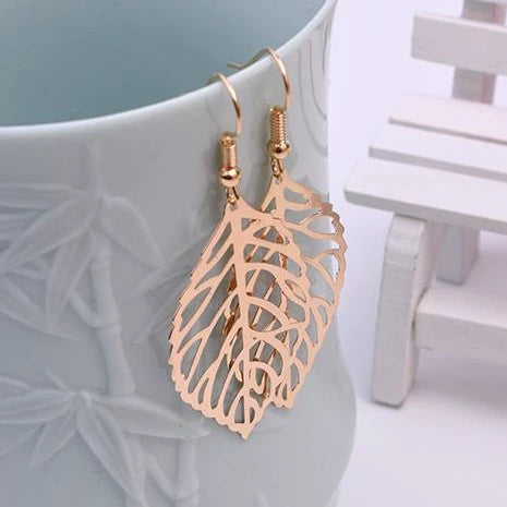 Wholesale Women's Retro Simple Alloy Leaf Pendant Earrings With Electroplating Treatment