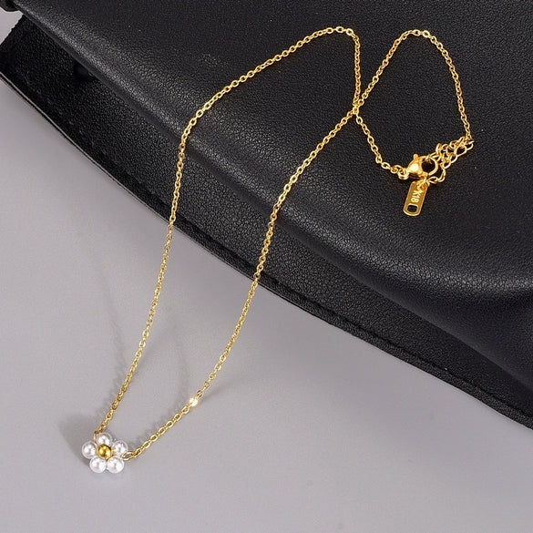Wholesale Women's Retro Stainless Steel And Titanium Steel Daisy Flower Necklace With Glass Pearl Pendant Electroplated Ochain