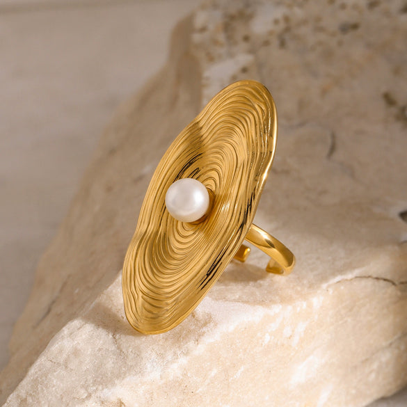 Wholesale Women's Ring Stainless Steel Geometric Oval Pearl Ring With Electroplating