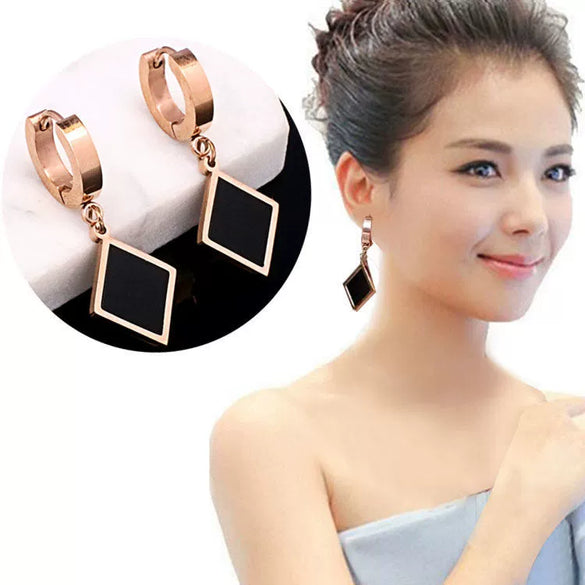 Wholesale Women's Rose Gold Titanium Steel Earrings With S925 Silver Needle Color Preservation Electroplating Rhombus Dripping Glue Design