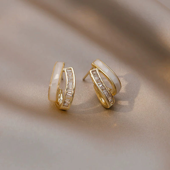 Wholesale Women's S925 Silver Earrings With Niche Design Pearl Geometric Pattern And Diamond Treatment