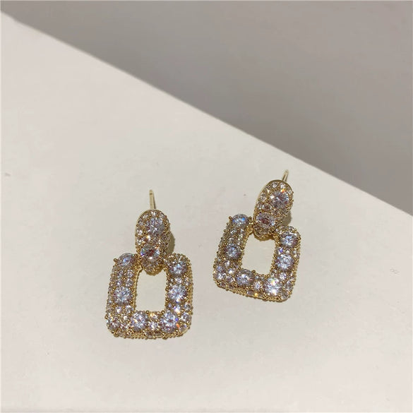 Wholesale Women's S925 Silver Earrings With Niche Design Pearl Geometric Pattern And Diamond Treatment
