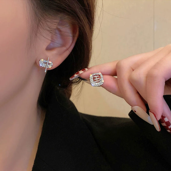 Wholesale Women's S925 Silver Earrings With Niche Design Pearl Geometric Pattern And Diamond Treatment