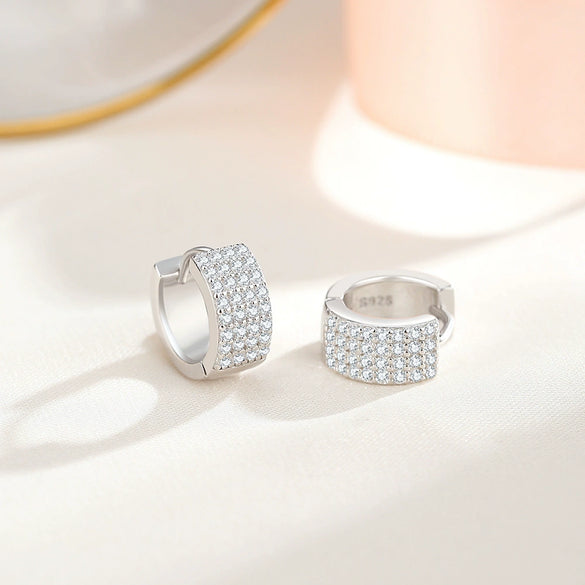 Wholesale Women's S925 Silver Geometric Round Earrings With Electroplating And Flash Diamond Zircon