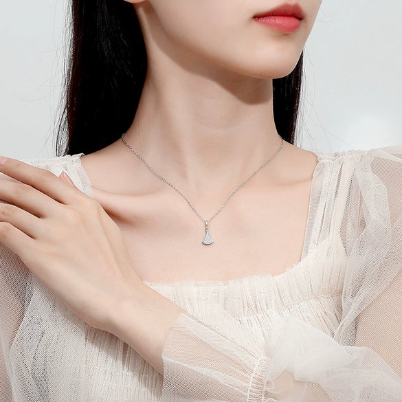 Wholesale Women's S925 Silver Microinlaid Diamond Fanshaped Necklace With Geometric Style