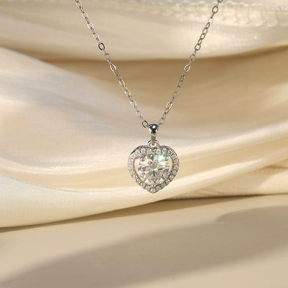 Wholesale Women's S925 Silver Moissanite Heartshaped Pendant Geometric Collarbone Necklace With Oshaped Chain Electroplated