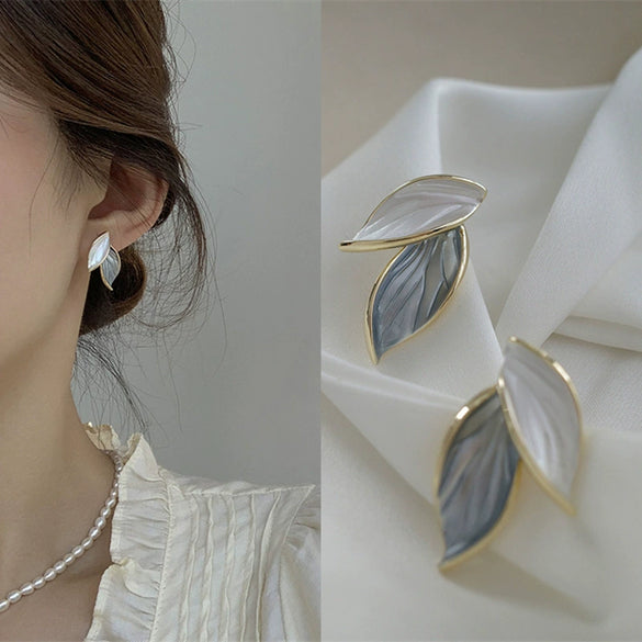 Wholesale Women's S925 Silver Needle Leaf Earrings With Simple Design And Electroplating Made Of Alloy