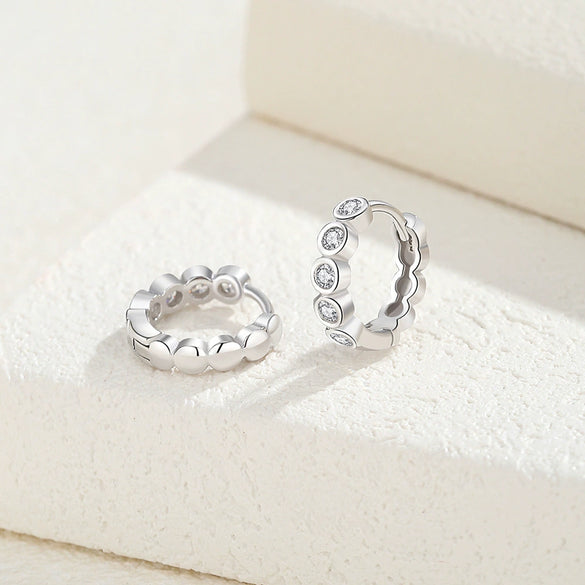 Wholesale Women's S925 Silver Round Geometric Diamond Earrings With Electroplating