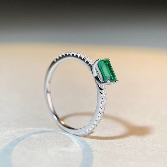 Wholesale Women's S925 Sterling Silver Emerald Ring With Geometric Pattern And Electroplating Treatment