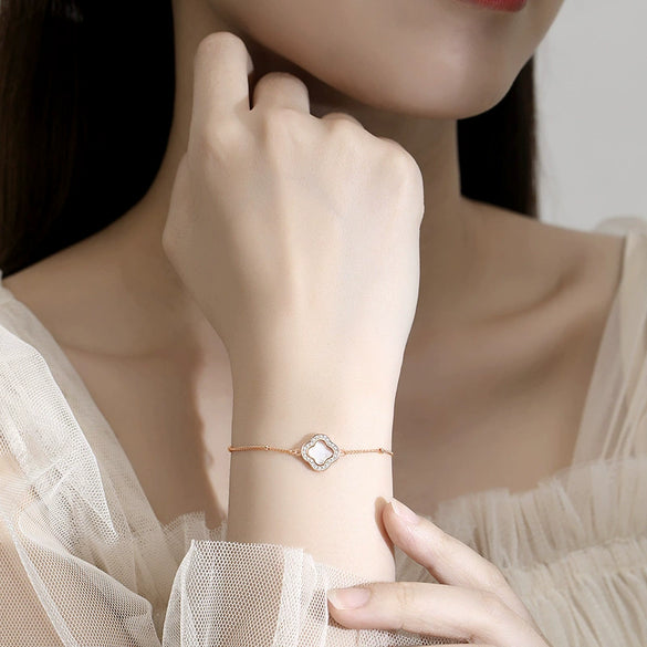 Wholesale Women's S925 Sterling Silver Four Leaf Clover Geometric Pattern Electroplated Bracelet