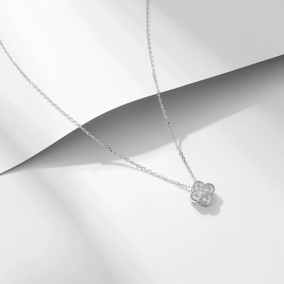 Wholesale Women's S925 Sterling Silver Fourleaf Clover Light Luxury Design Highgrade Flash Diamond Allmatch Fresh Clavicle Chain With Geometric Pattern
