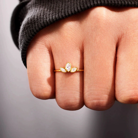 Wholesale Women's S925 Sterling Silver Geometric Clover Flower Ring With Electroplating
