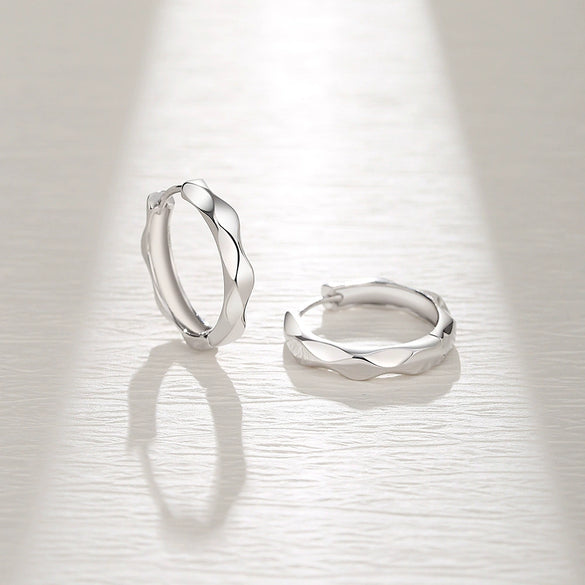 Wholesale Women's S925 Sterling Silver Geometric Rounded Rhombus Pattern Highend Exaggerated Earrings With Electroplating