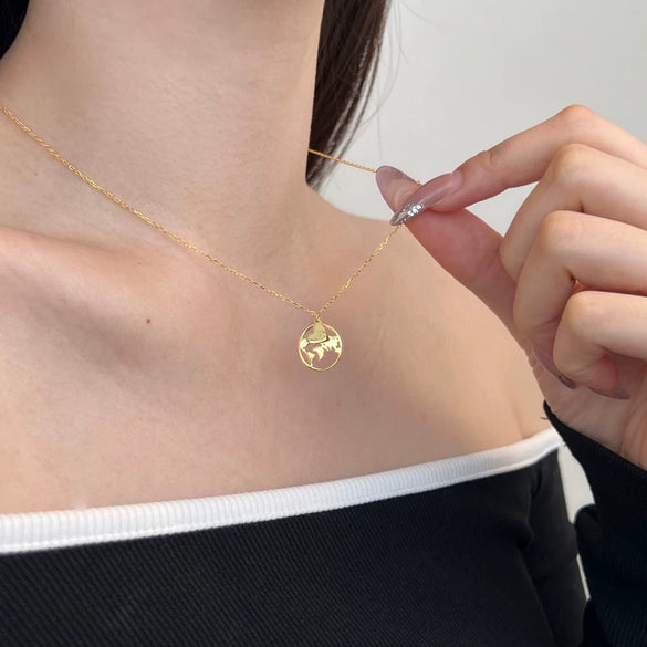 Wholesale Women's S925 Sterling Silver Heart Shape Pendant Clavicle Chain Necklace With Electroplating Design
