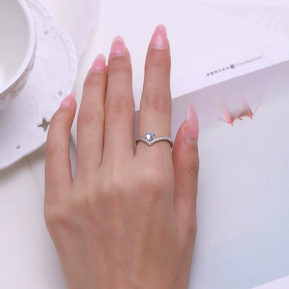Wholesale Women's S925 Sterling Silver Heartshaped Moonstone Arrow Ring With Zircon Inlay