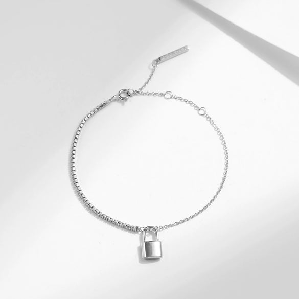 Wholesale Women's S925 Sterling Silver Light Luxury Rectangular Tail Bracelet With Metal Lock And Electroplating Design