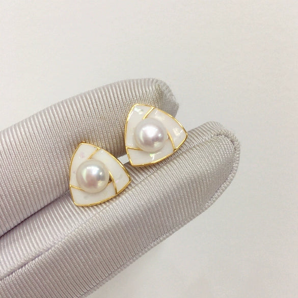 Wholesale Women's S925 Sterling Silver Natural Freshwater Pearl Earrings With Broken Shell Design And Flat Round Shape