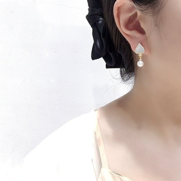 Wholesale Women's S925 Sterling Silver Natural Freshwater Pearl Earrings With Peach Heart Shape