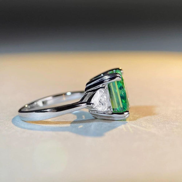 Wholesale Women's S925 Sterling Silver Ring With Emerald Green Color And Geometric Pattern Electroplated