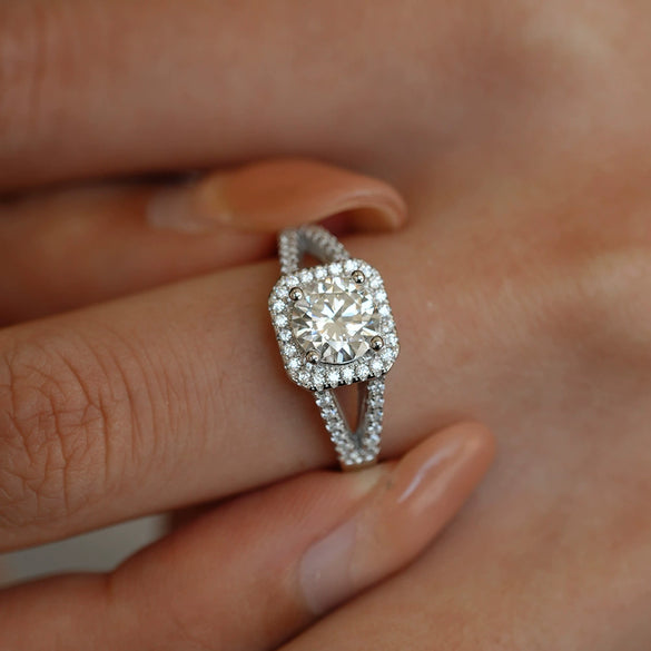 Wholesale Women's S925 Sterling Silver Ring With Moissanite And Geometric Pattern