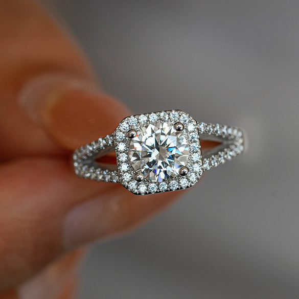 Wholesale Women's S925 Sterling Silver Ring With Moissanite And Geometric Pattern