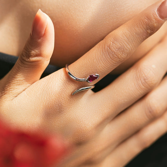 Wholesale Women's S925 Sterling Silver Snake Shaped Ring With Inlaid Zircon Retro Design