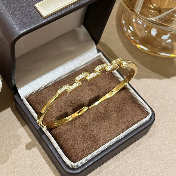 Wholesale Women's Semicircular Cross Design Goldplated Brass Bracelet With Microinlaid Diamonds Light Luxury Style