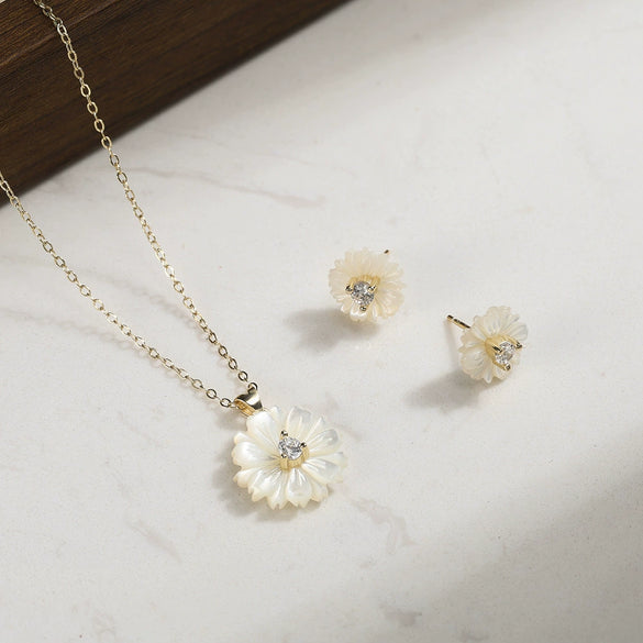 Wholesale Women's 925 Silver Electroplated Geometric Glowing Shell Flower Earrings In Simple Modern Style
