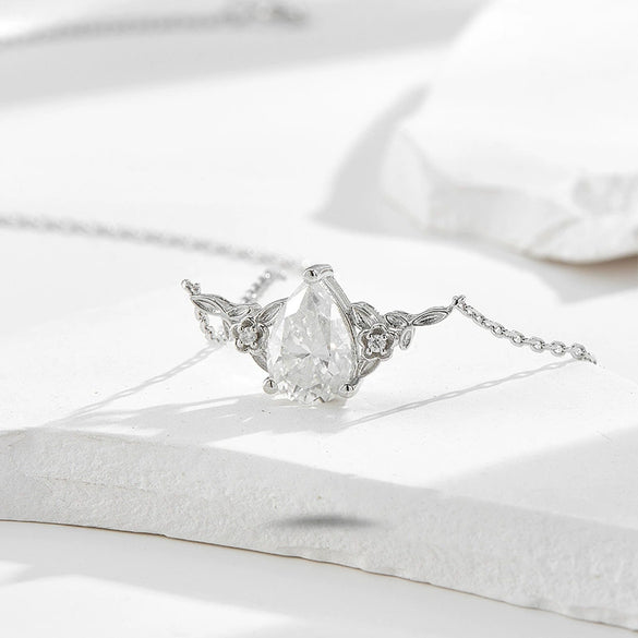 Wholesale Women's 925 Silver Electroplated Water Drop Shape Twist Chain Clavicle Chain With Moissanite And High Carbon Diamond