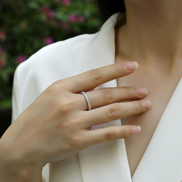 Wholesale Women's 925 Silver Geometric Moissanite Point Closed Ring With Electroplating