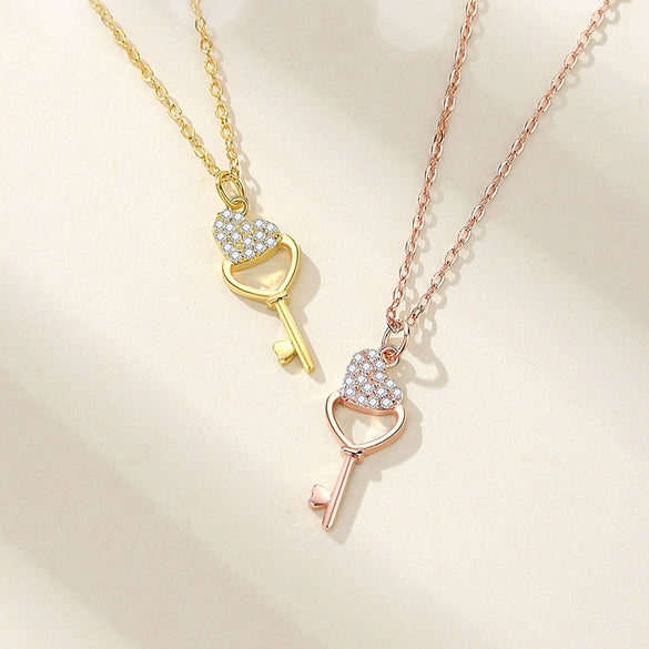 Wholesale Women's 925 Silver Heartshaped Key Necklace With Geometric Design And Diamond Treatment