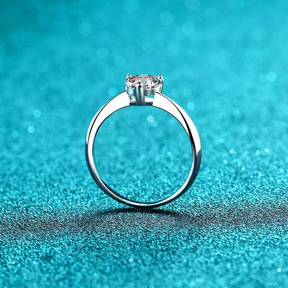 Wholesale Women's 925 Silver Heartshaped Moissanite Ring With Electroplating