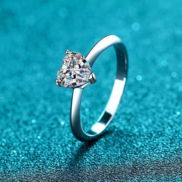 Wholesale Women's 925 Silver Heartshaped Moissanite Ring With Electroplating