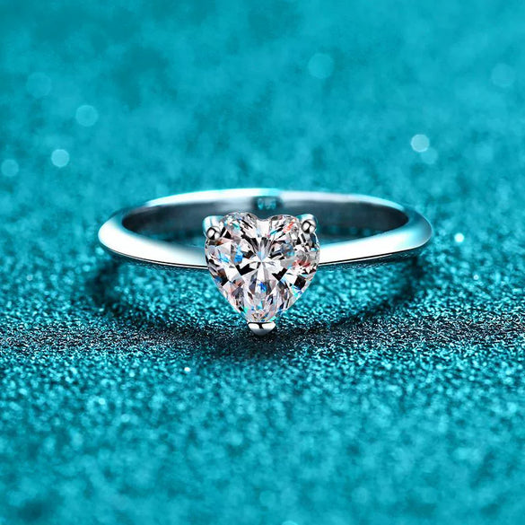 Wholesale Women's 925 Silver Heartshaped Moissanite Ring With Electroplating