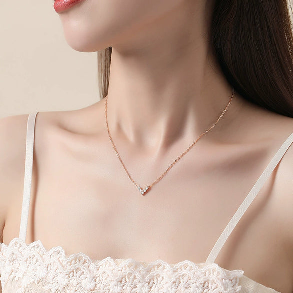 Wholesale Women's 925 Silver Love Heartshaped Pendant Necklace With Micro Diamond And Ushape Design