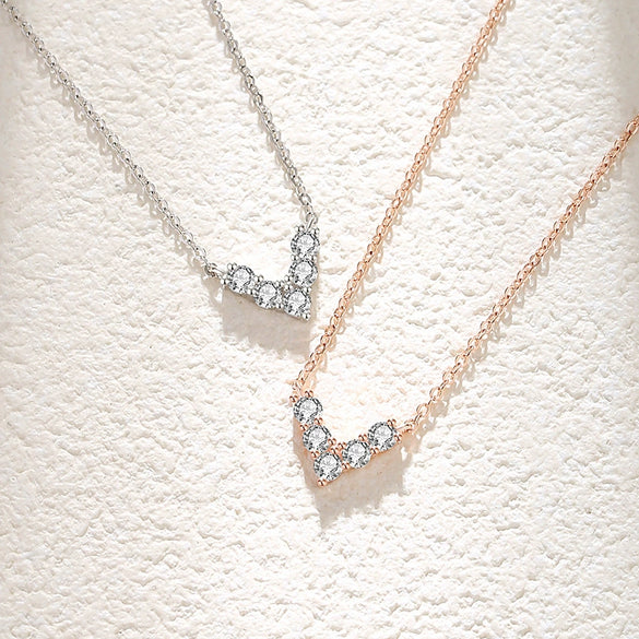 Wholesale Women's 925 Silver Love Heartshaped Pendant Necklace With Micro Diamond And Ushape Design
