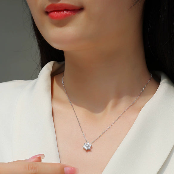 Wholesale Women's 925 Silver Moissanite Inlay Geometric Snowflake Necklace