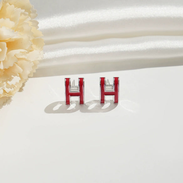 Wholesale Women's Silverplated Copper Oildrip Letter Earrings With Electroplating Process