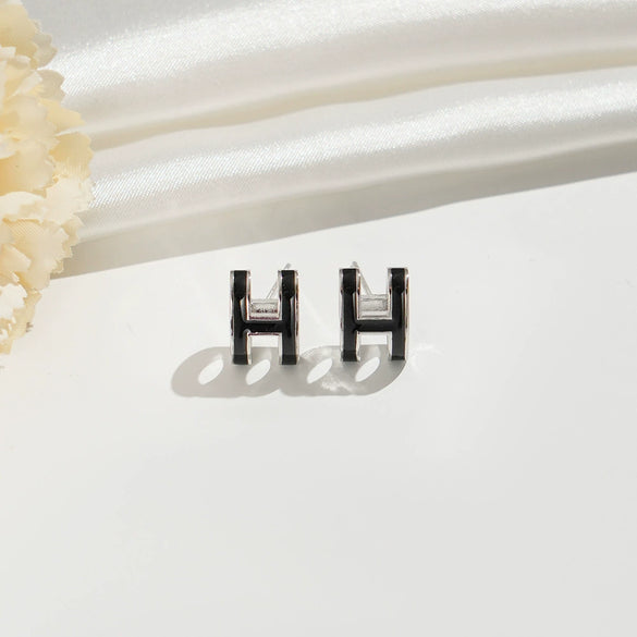 Wholesale Women's Silverplated Copper Oildrip Letter Earrings With Electroplating Process